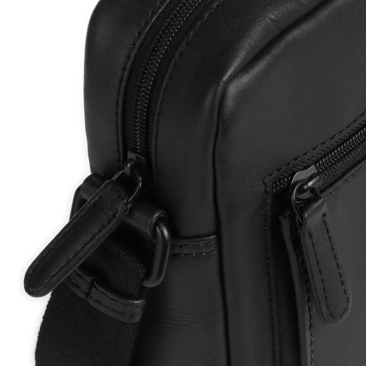 Geanta de Umar pentru Barbati, Piele Naturala, Bugatti, seria Clark, 492351, Neagra, Curea Reglabila, Buzunare Multiple