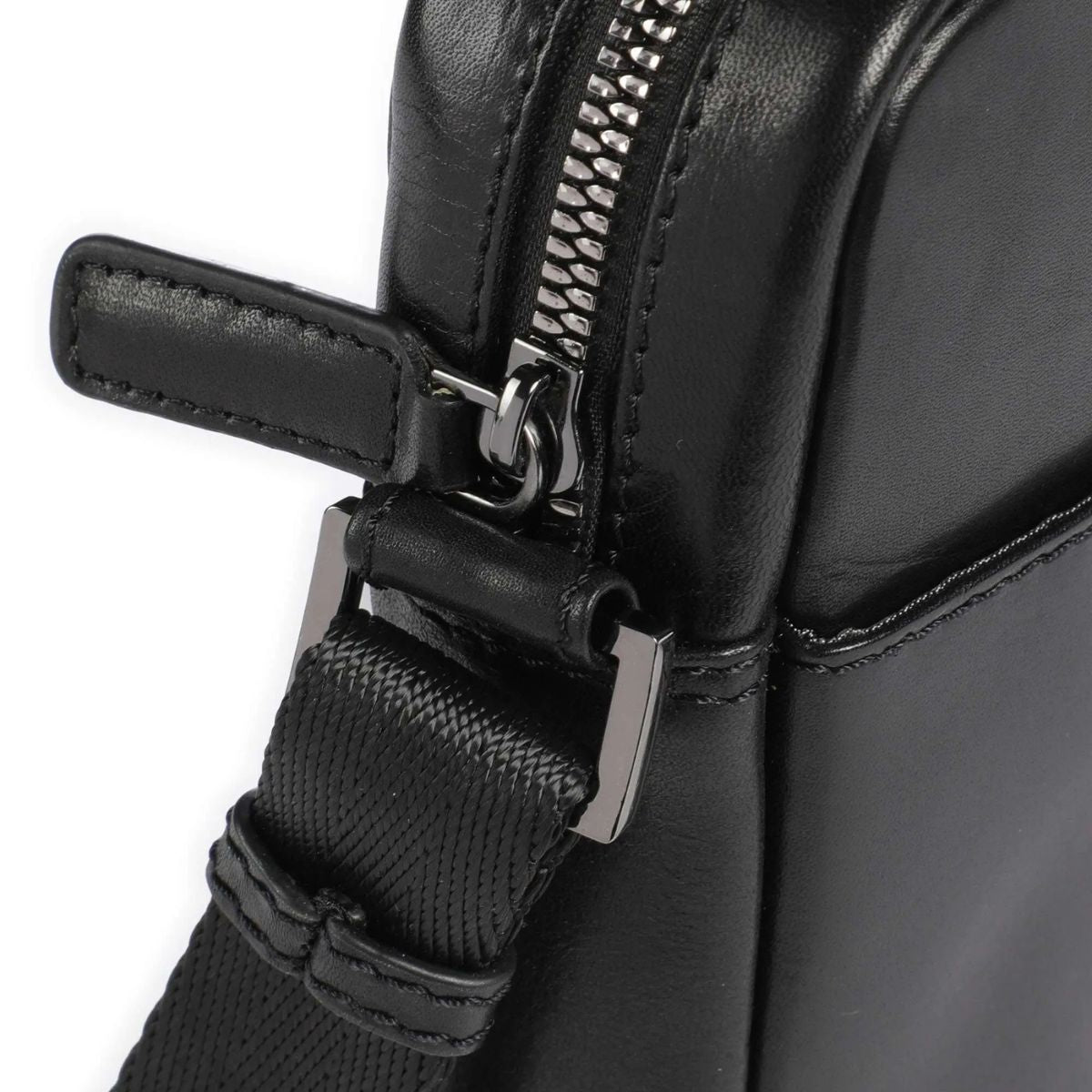 Geanta crossbody Barbati Bugatti Romano, 494105, Piele Naturala, Neagra